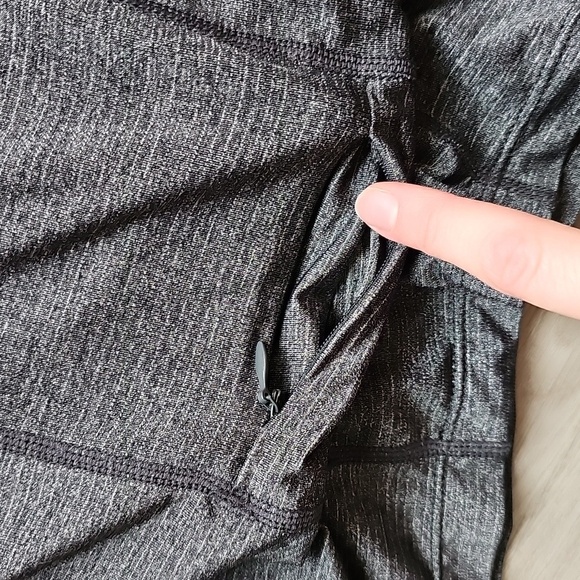 Running Room Fitwear Activewear Shortsleeve Top With Back Zipper Pocket Medium - Picture 11 of 14